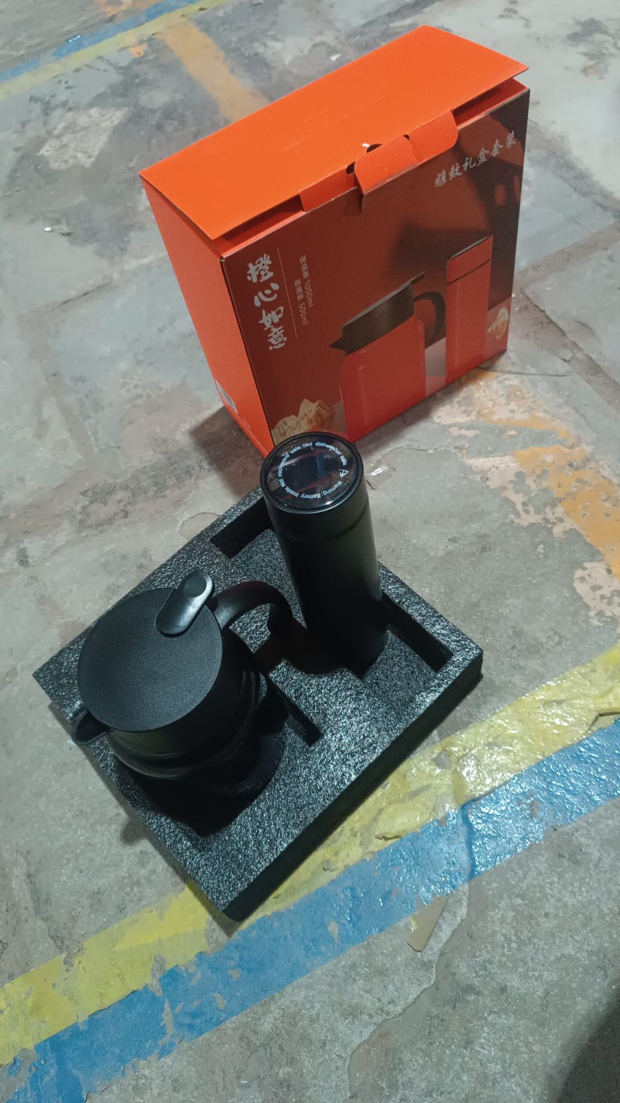 Thermal Coffee Carafe & Water Bottles with LED Display (500 ml & 1000 ml)